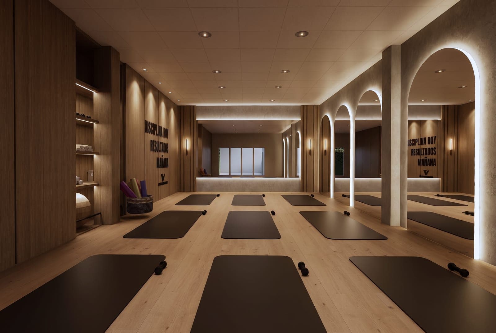 Sala de yoga con madera, plantas y luz natural
